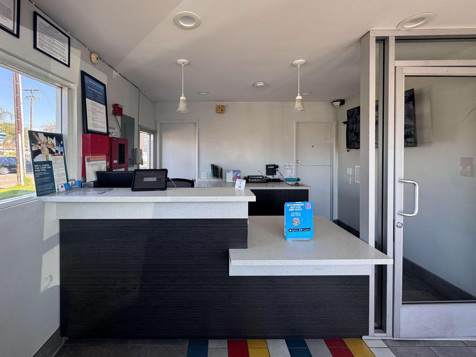 Motel 6 Ontario Airport Exterior photo