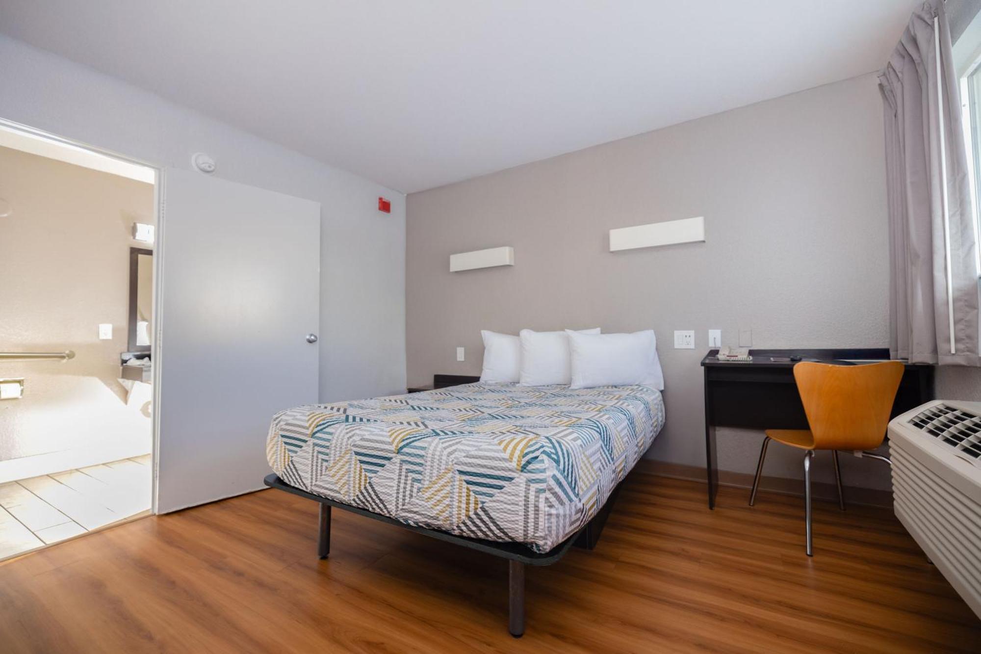 Motel 6 Ontario Airport Exterior photo