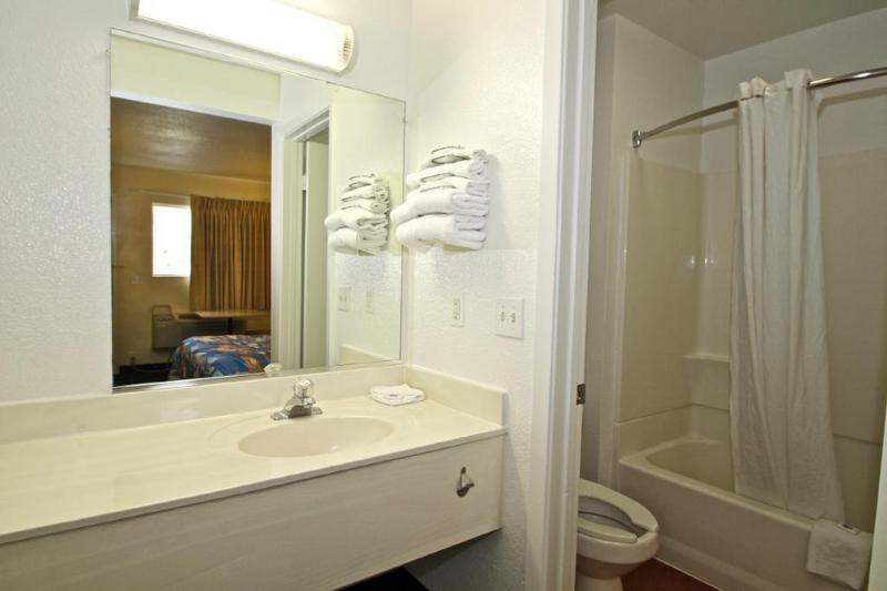 Motel 6 Ontario Airport Exterior photo