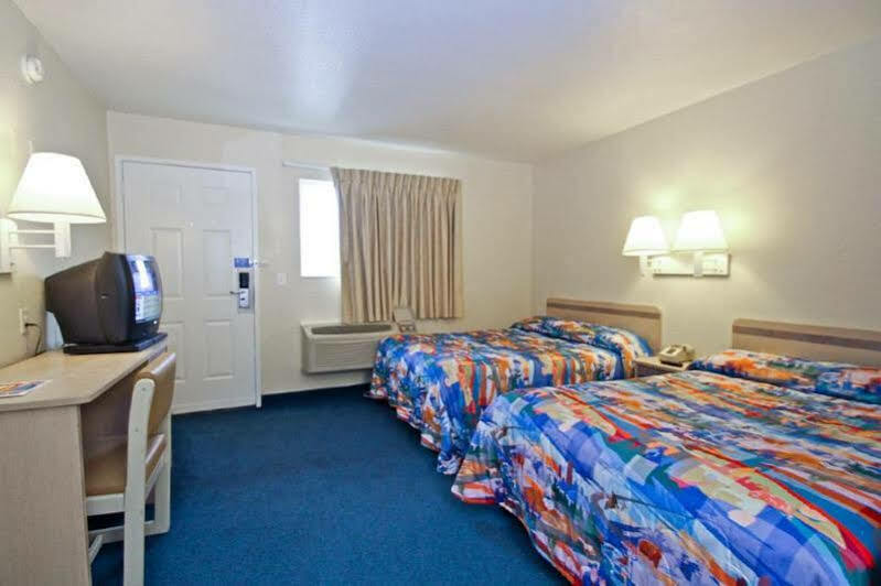 Motel 6 Ontario Airport Exterior photo
